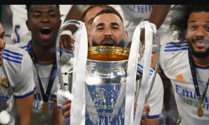Karim Benzema celebrating UCL trophy with teammates